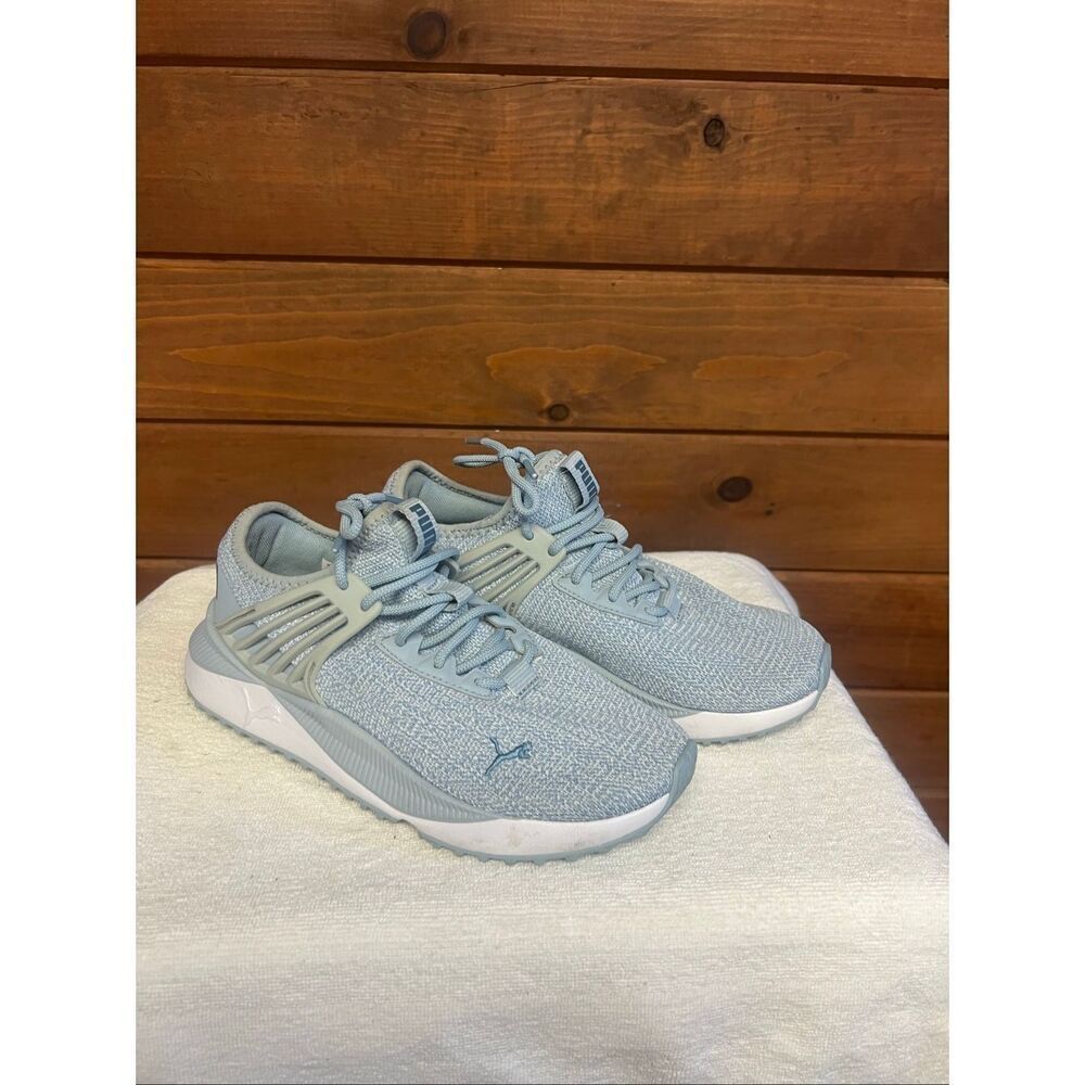 Puma Womans Pacer Future sneakers in a light blue knit Sz 7